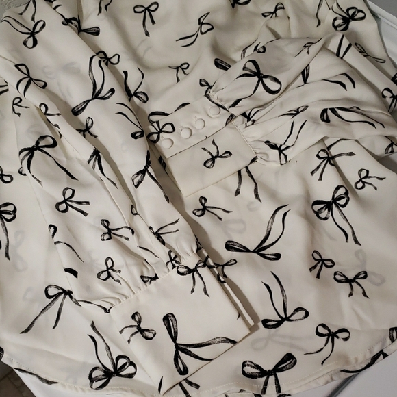 Blu Pepper Ivory Blouse with Black Bow Design - Picture 4 of 4